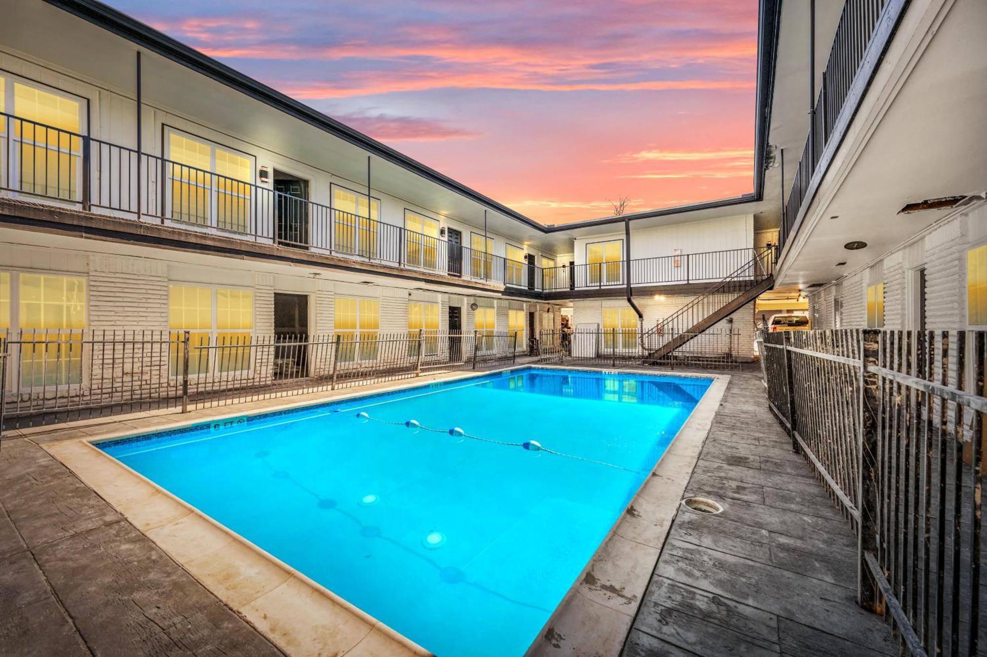 Cute And Stylish 1Br Apt With Pool & Free Park ヒューストン エクステリア 写真